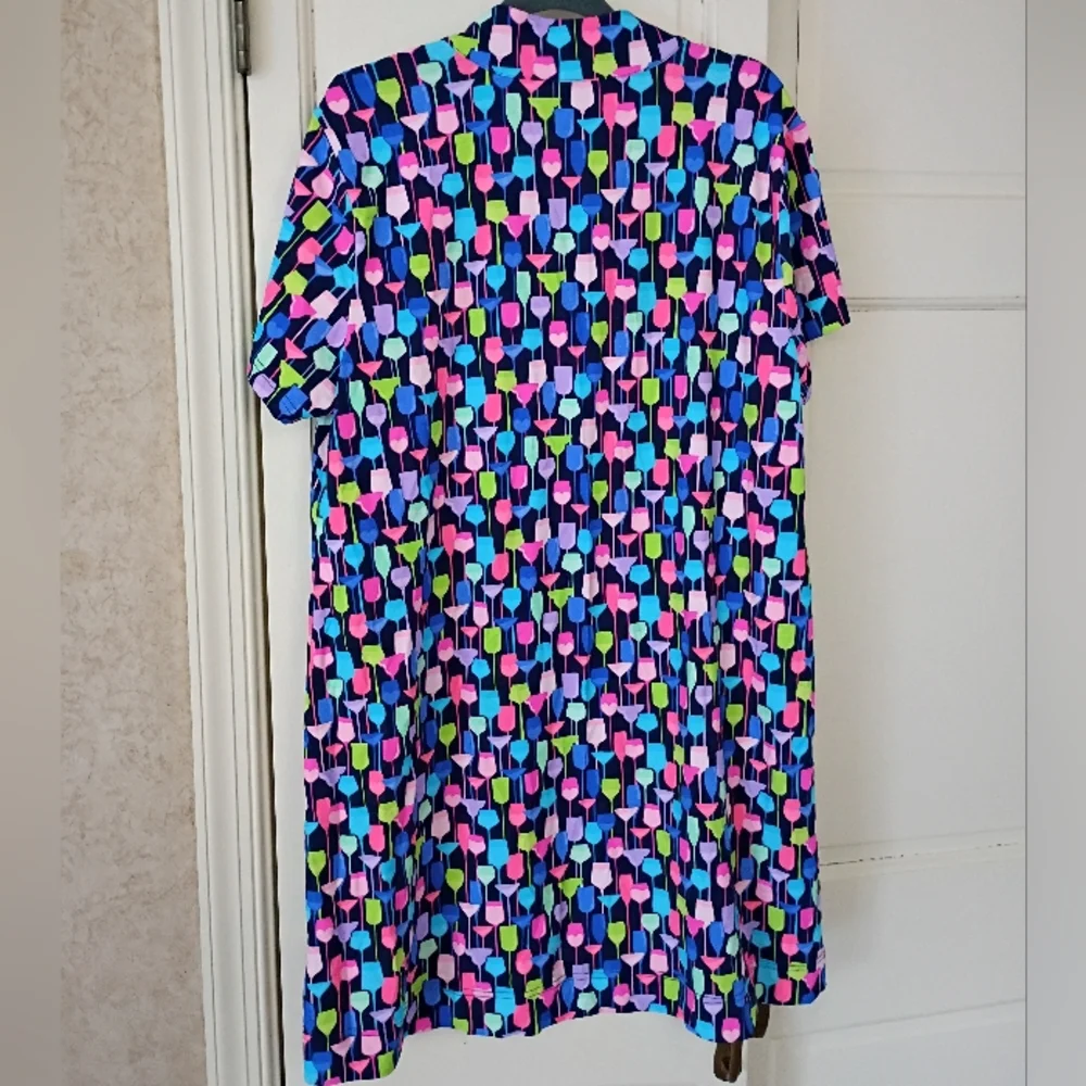 Colorful Short Sleeve Keyhole Top.Pit To Pit 23". Length 35"New No Tag - Picture 4 of 7